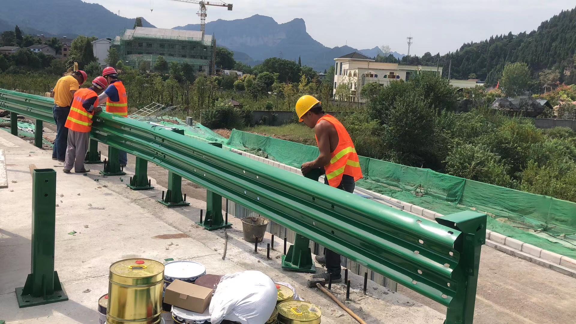 西青区防撞波形护栏热镀锌波形护栏 - 推荐