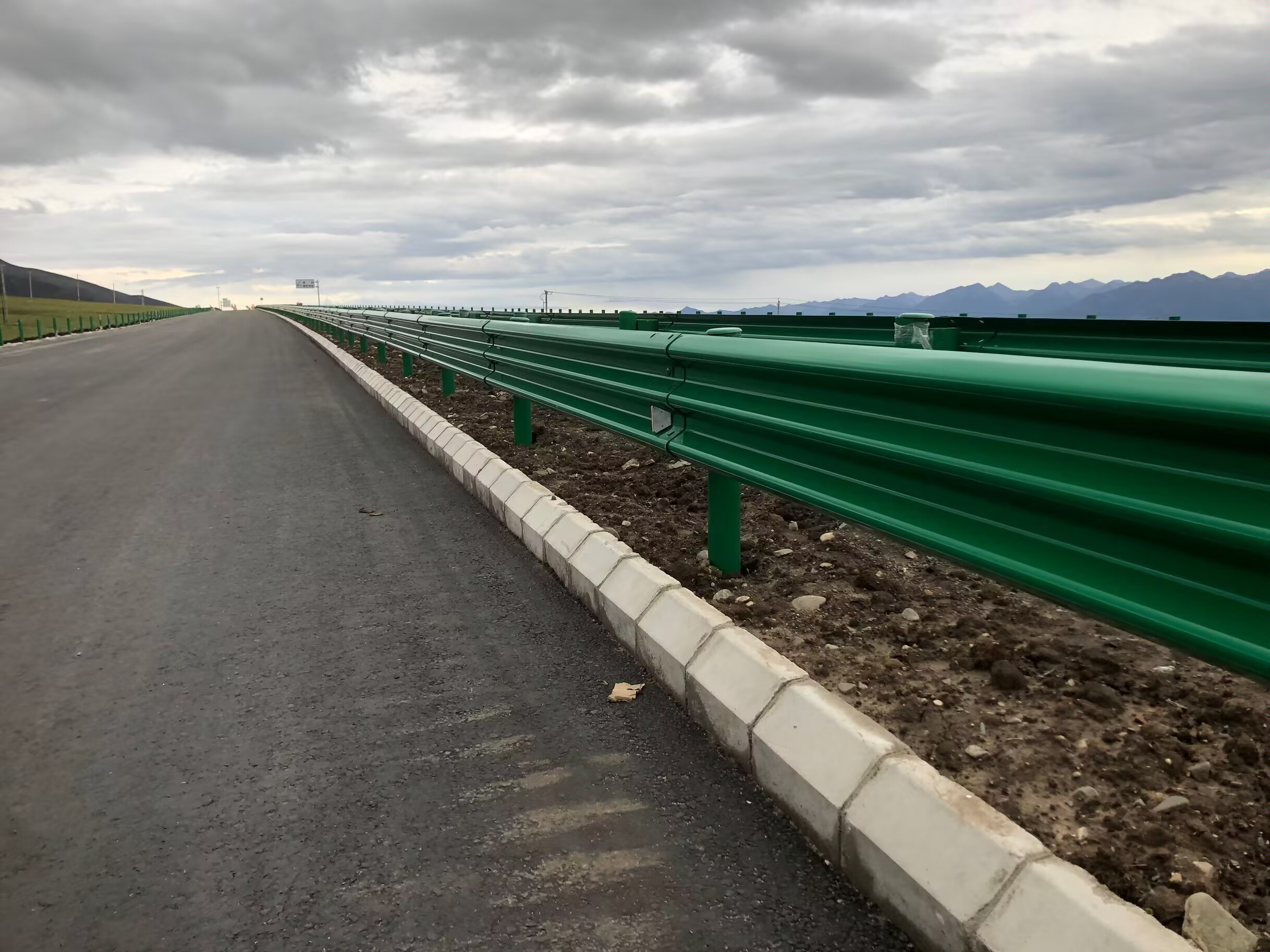 西青区乡村公路波形护栏波形护栏立柱 - 推荐